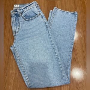 Abercrombie & Fitch The Straight Mid Rise Curve Love Jeans